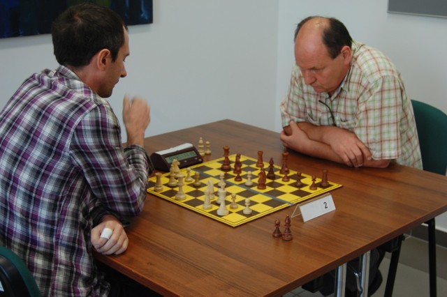Tadeusz Wojszkun (z prawej) jest organizatorem cyklu turniejów szachowych o Grand Prix Malborka