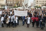 Poznań: Bezpłatne badania i protest na placu Wolności [ZDJĘCIA]