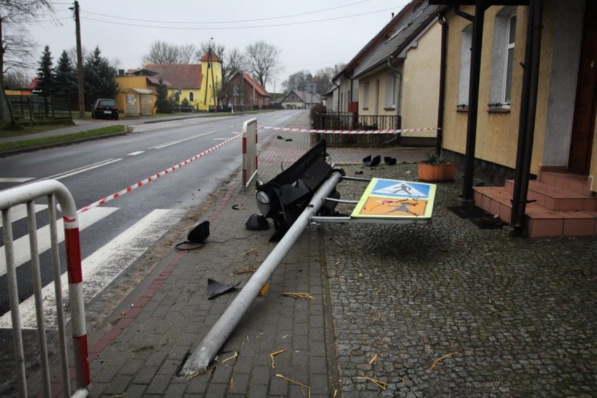 Górzna – doszło do zdarzenia drogowego ciężarówki przewożącej słomę