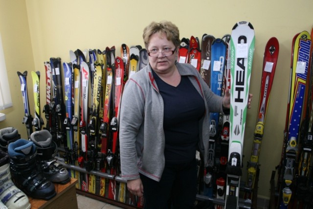 -&nbsp;Te nart są w dobrej cenie – przyznaje Anna Bujak ze Zrzeszenia Sportu I Rehabilitacji „Start” w Kielcach, które prowadzi komis.