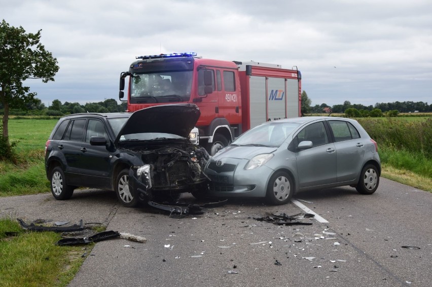 Zderzenie dwóch aut w okolicy Tujska. Jedna osoba przetransportowana do szpitala