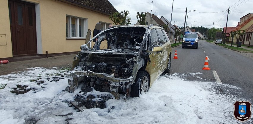  Niebezpieczne zdarzenie. Pożar samochodu osobowego w Margoninie 