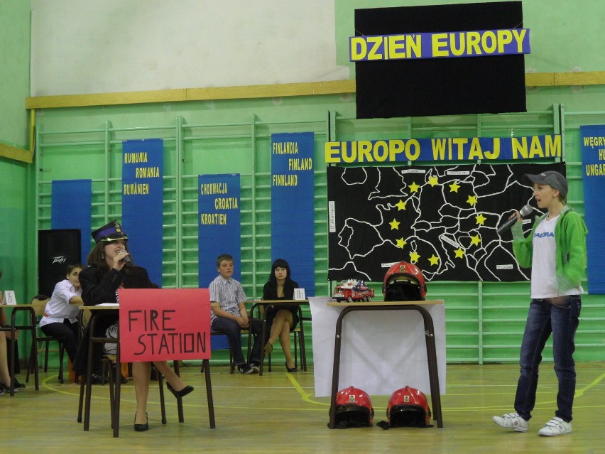 Jak wygląda flaga Unii Europejskiej, czyli jak młodzież obchodziła Dzień Europy [WIDEO]