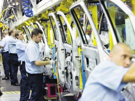 Opel Polska nie godzi się na 1000 zł podwyżki dla pracowników. Zagroził, że przeniesie produkcję z Gliwic na Ukrainę - fot. Piotr Malecki / Forum