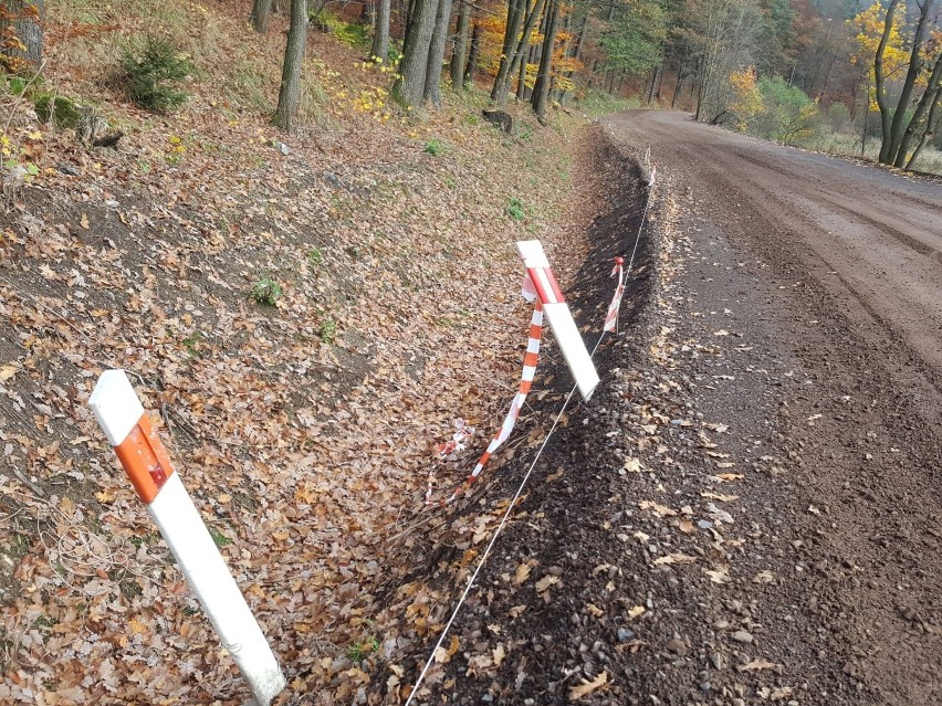 Przedłuża się remont drogi Dziećmorowice - Złoty Las. Kiedy koniec prac?