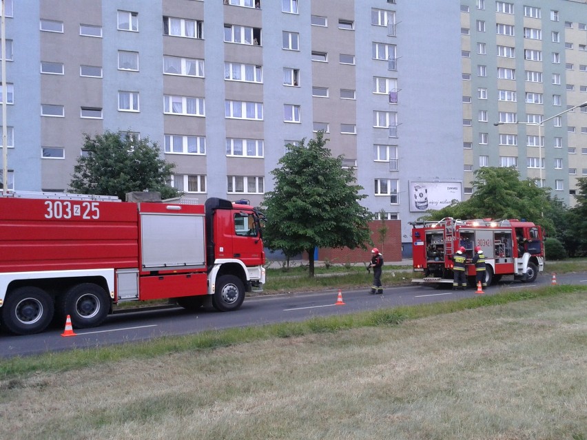 Dym w wieżowcu przy ul. Zawadzkiego. Przypalił się garnek