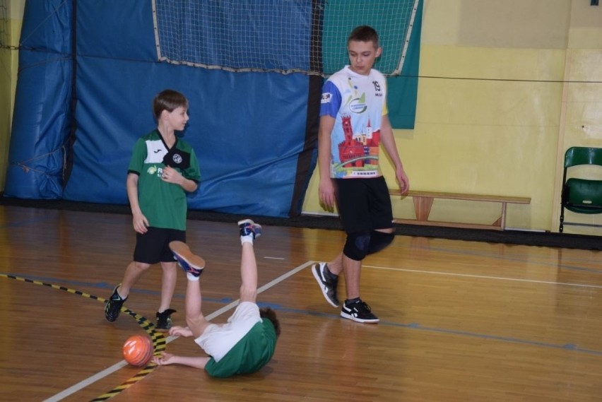 Tchoukball - pokaz gry w hali MOSiR-u w Nowej Soli, 22...