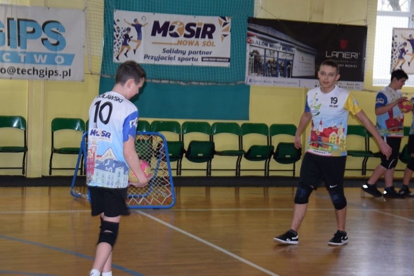 Tchoukball - pokaz gry w hali MOSiR-u w Nowej Soli, 22...