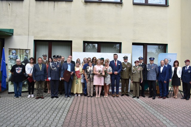 Zdjęcia z obchodów Święta Wojska Polskiego w 2021 w Wojskowej Komendzie Uzupełnień w Oświęcimiu