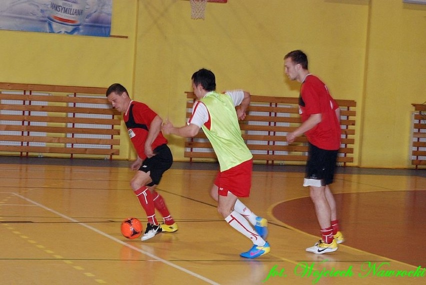 Lider i wicelider III edycji Choceńskiej Ligi Futsalu nie zawlnia tempa [zdjęcia]