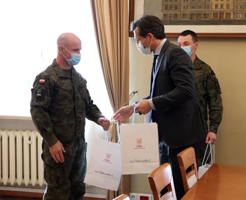Prezydent Kalisza spotkał się z żołnierzami Wojsk Obrony...