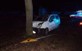 Wypadek w Drużbinie w gminie Pęczniew. Pijany uderzył w drzewo