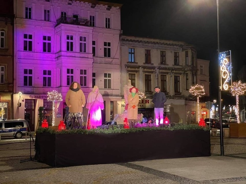 Rynek w Mysłowicach jest już wystrojony na święta. Jest...