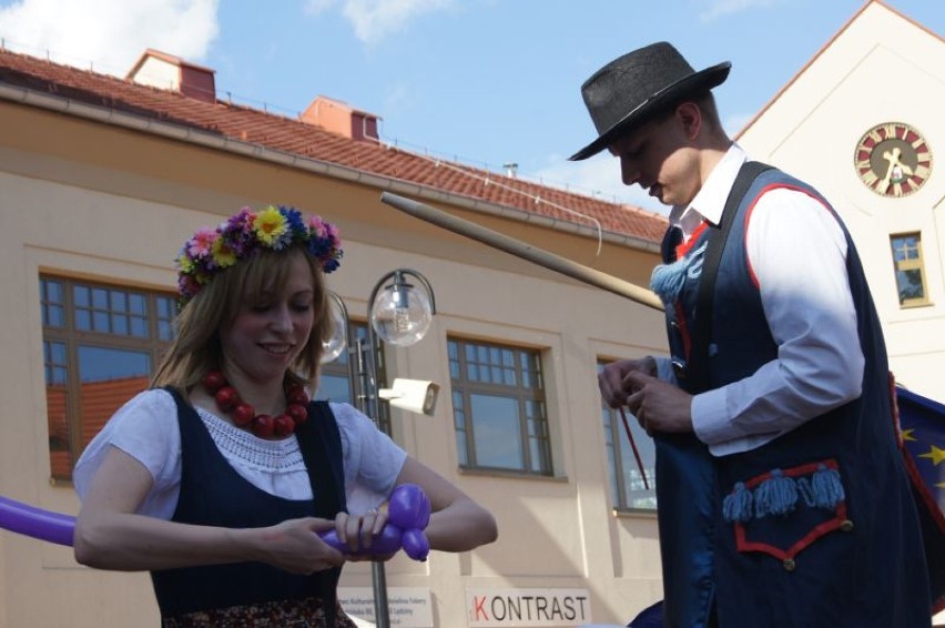 Urodziny UE w Lędzinach na Placu Farskim