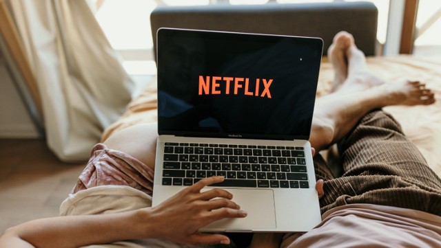 Jeśli zastosujesz te sposoby, nie będziesz musiał dopłacać do abonamentu Netflix.