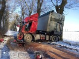 Trzy wypadki w powiecie malborskim. Piesza potrącona koło szpitala w Malborku. W gminie Lichnowy ciężarówka wjechała w drzewo