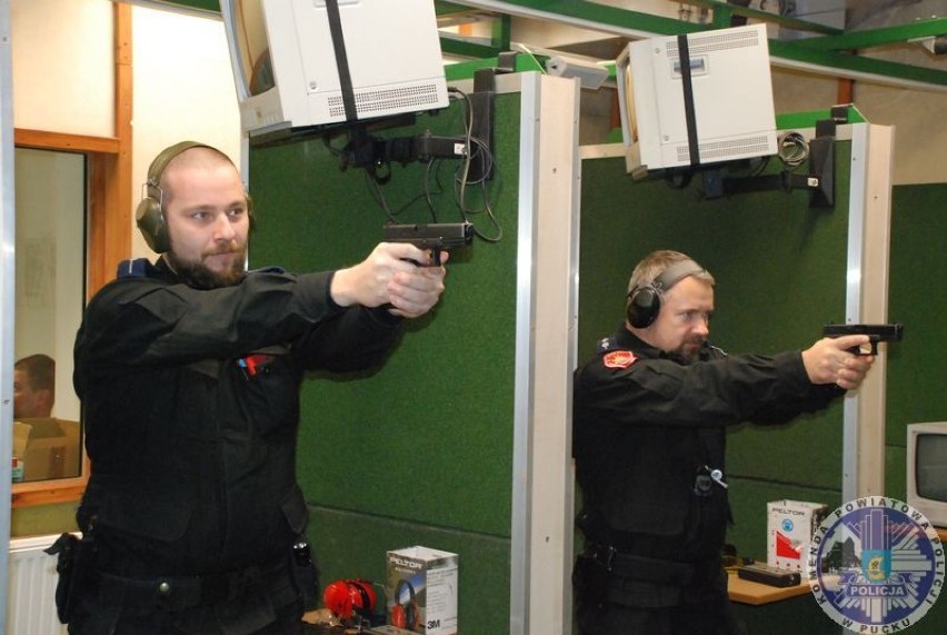 Policjanci z Pucka - trening strzelania