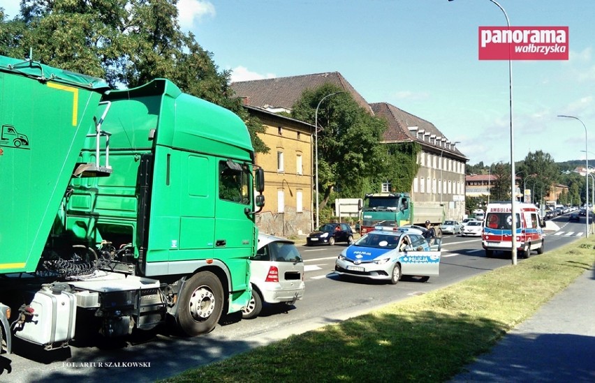 Kolizja drogowa na ul. Kolejowej w Wałbrzychu