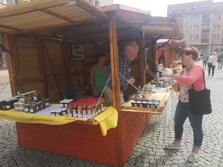 Rękodzieło i lokalne wyroby na oleśnickiej starówce. Zobacz zdjęcia z pierwszego dnia jarmarku!