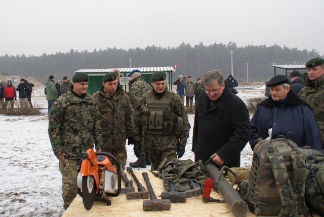 Bronisław Komorowski odwiedził lublinieckich komandosów w lutym 2011 roku