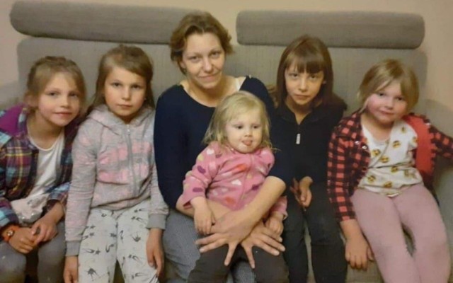 Katarzyna ze swoimi najmłodszymi córkami