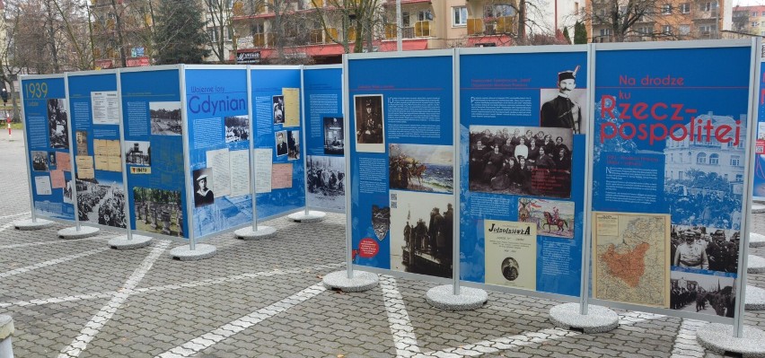 Otwarcie wystawy "Droga do morza" przed UJK w Piotrkowie