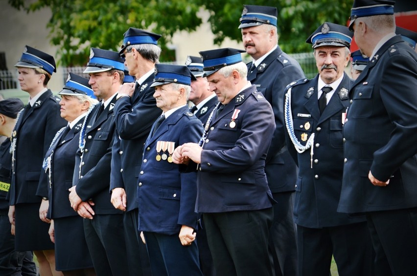 Druhowie z OSP Zelów świętowali jubileusz 110-lecia jednostki. Były medale, defilada i zabawa [ZDJĘCIA]