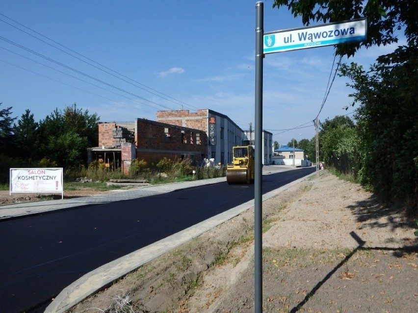 Na ul. Kusocińskiego w Rzgowie rozłożony asfaltowy dywanik