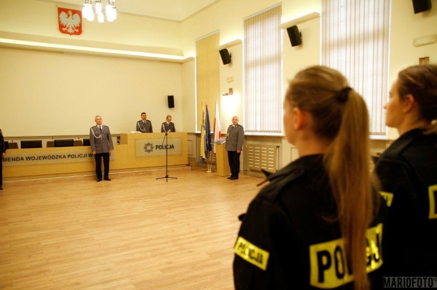 W sali konferencyjnej Komendy Wojewódzkiej Policji w Opolu...