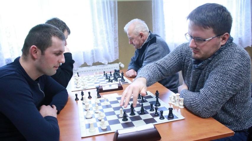 Miłośnicy królewskiej gry spotkali się przy szachownicach w Rokitnie [ZDJĘCIA]