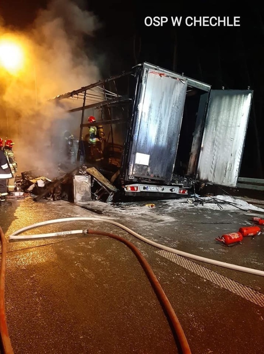 Na S8 spłonęła ciężarówka z przesyłkami kurierskimi. Potężne straty ZDJĘCIA