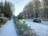 Śnieg i mróz utrudniły życie kierowcom w Lęborku. Zapytaliśmy, co z utrzymaniem dróg