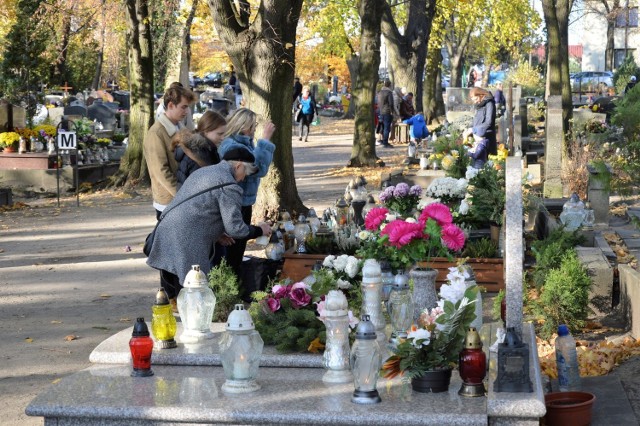 Dzień Wszystkich Świętych na opolskich cmentarzach