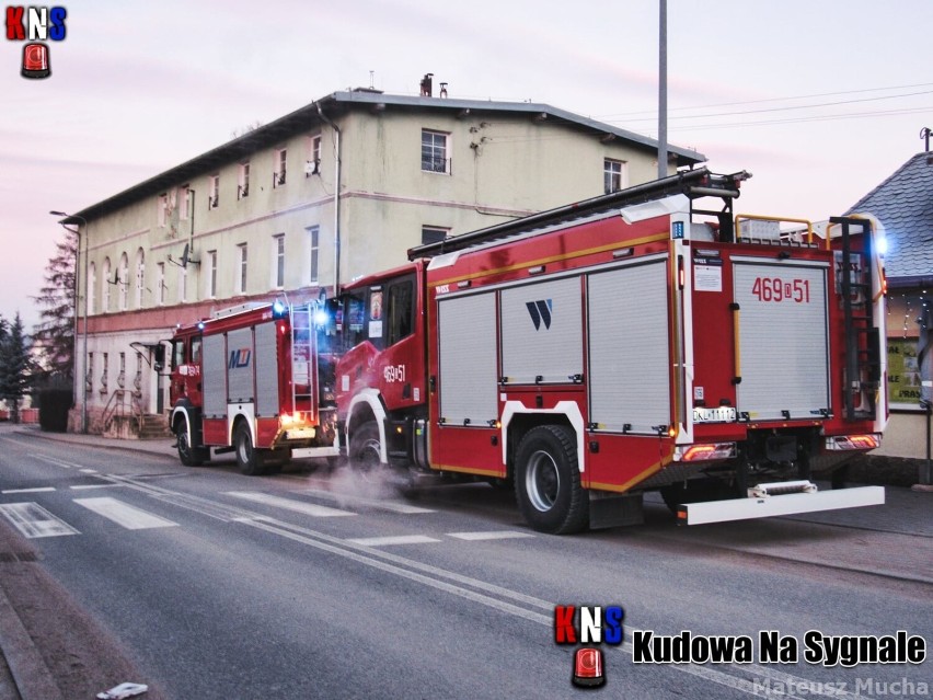 Kudowa-Czermna: pożar samochodu za budynkiem przy ul....