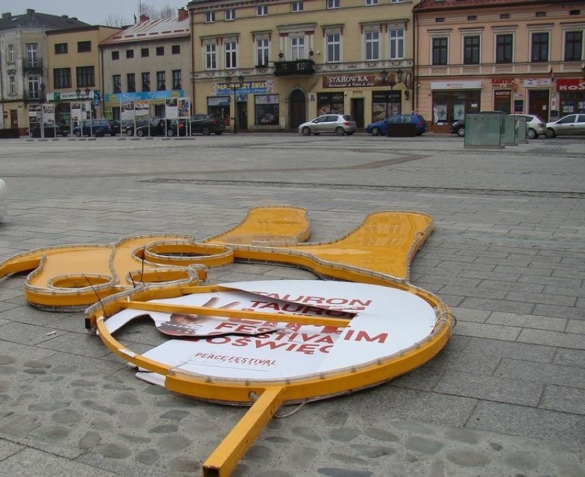 Oświęcim. Symbol Tauron Life Festival zniknął z Rynku