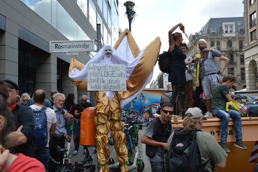 Mieszkańcy Goleniowa protestowali w Berlinie. Wielka demonstracja przeciwko ograniczeniom koronawirusowym