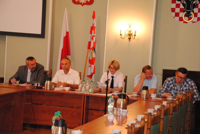 Rada Powiatu Kaliskiego obradowała w mocno okrojonym składzie.