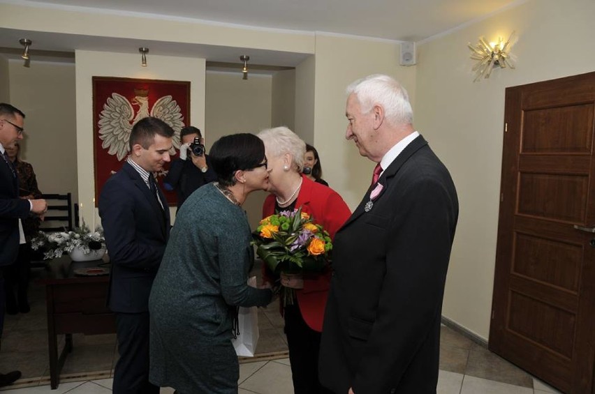 Złote Gody w Sieradzu. Tym razem medale za długoletnie pożycie otrzymały trzy małżeństwa. (zdjęcia)