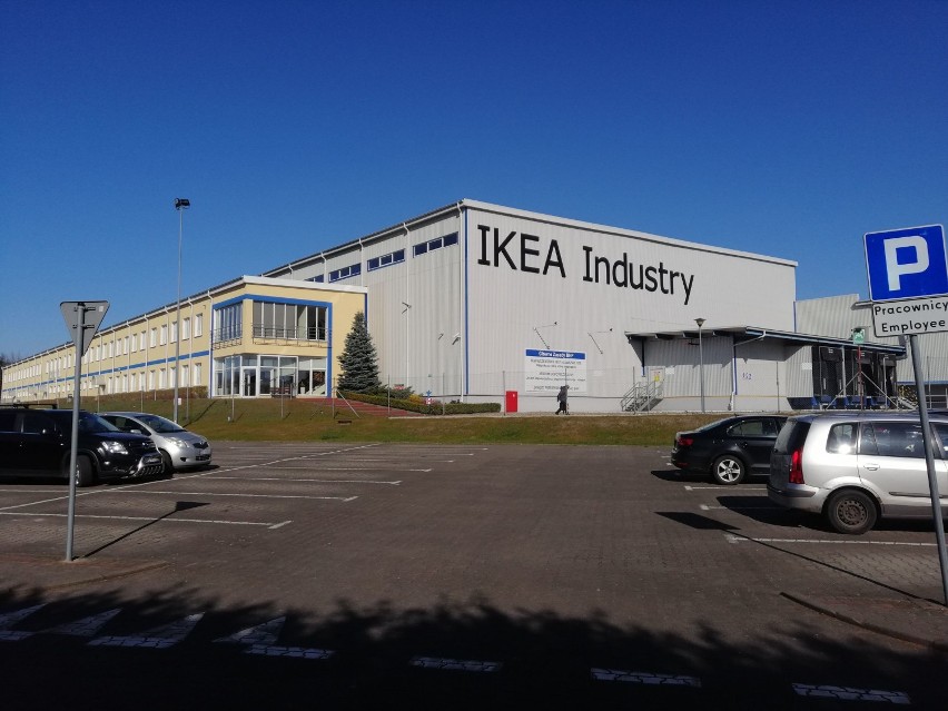 Pracownicy IKEA Industry na stanowiskach. Ale "sytuacja jest dynamiczna"
