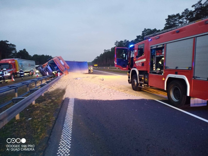Wypadek na autostradzie A1 w powiecie świeckim. Przewróciła...