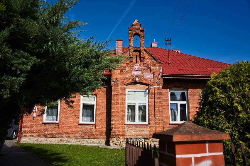 Remont zabytkowej szkoły na osiedlu Witkowice w Ropczycach, plany budowy kolejnej [ZDJĘCIA, WIDEO]