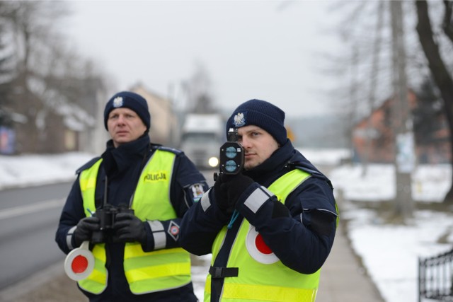 Kierowcy z Warszawy i całego Mazowsza powinni przygotować się na wzmożone kontrole. Policja na drogach w całym województwie od rana przeprowadza kaskadowe pomiary prędkości.