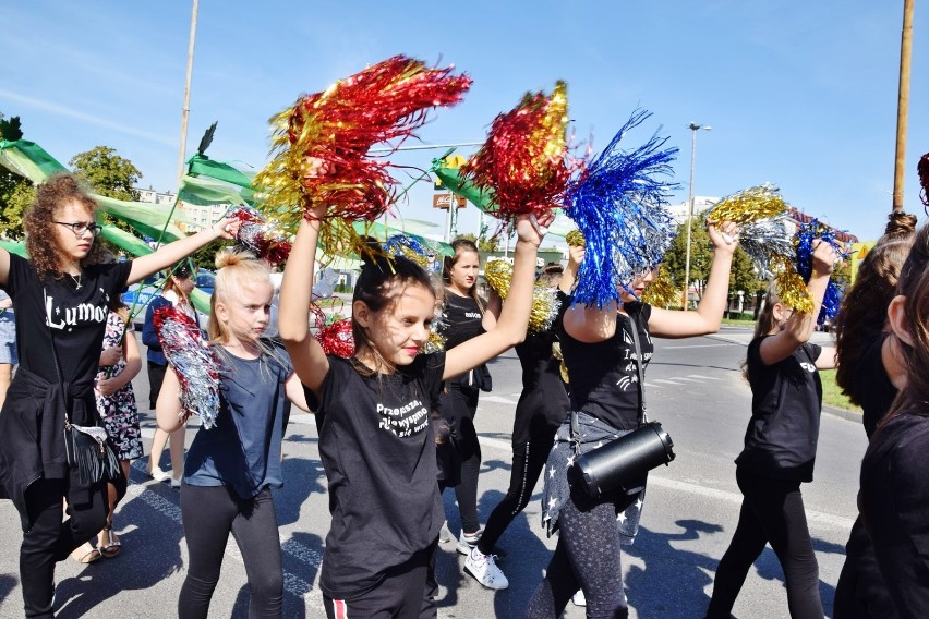 Jarmark Powiatowy 2019 w Sieradzu. Parada ulicami miasta (zdjęcia)