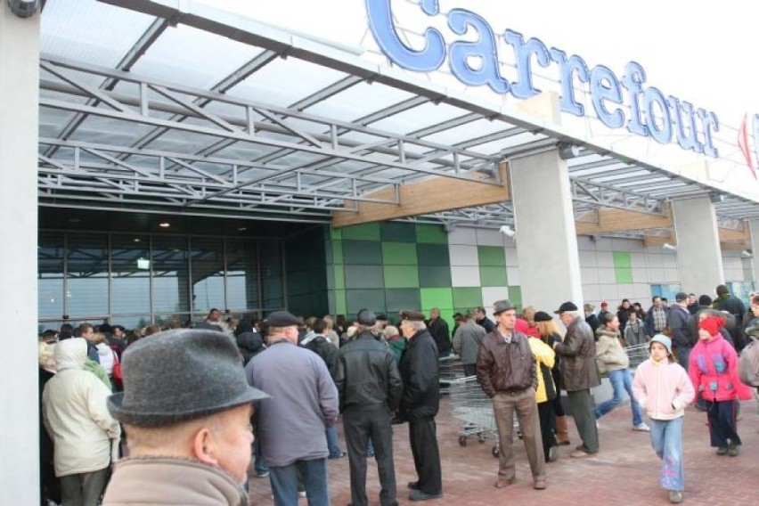 Carrefour
1 i 3 maja - nieczynne
2 maja sklep będzie otwarty...