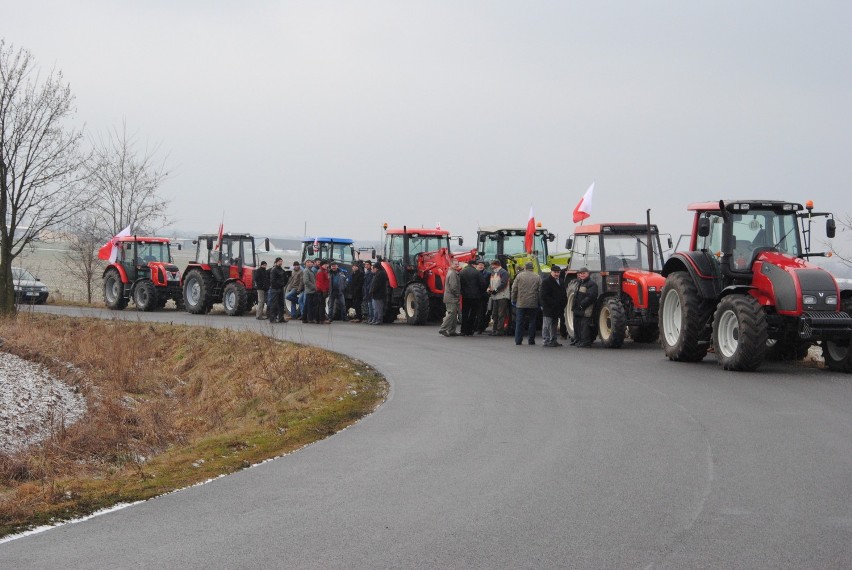Powiat kaliski: Rolnicy wsiedli na traktory i protestowali. ZDJĘCIA