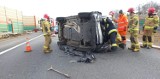 Z ostatniej chwili. Dachowanie na autostradzie A2 oraz czołowe zderzenie pod Skierniewicami