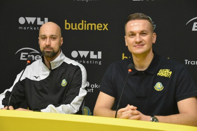 Lewoskrzydłowy Budimexu Stali Mateusz Stupiński (z lewej) i trener Oskar Serpina są dobrej myśli przed sobotnim pojedynkiem z Padwą Zamość w Arenie Gorzów.