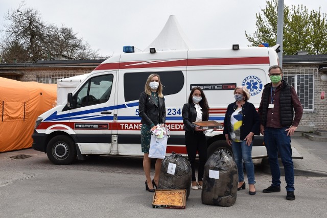 W piątek 24 kwietnia 2020 r. maseczki ochronne trafiły m.in. do Szpitala Uniwersyteckiego w Zielonej Górze. W tym tygodniu kolejna partia maseczek trafi do żarskiego hospicjum i żagańskiej filii 105. Szpitala Wojskowego w Żarach.