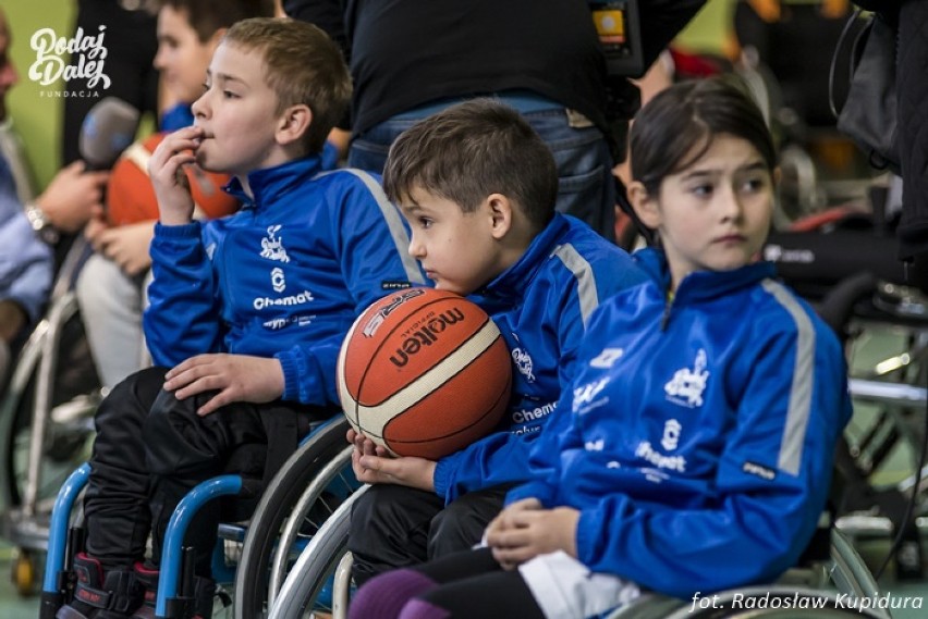 Wakacje dla małych sportowców na wózkach - prezent na Dzień Dziecka