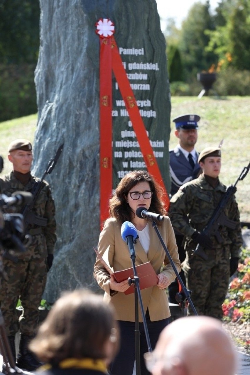 W Gdańsku odsłonięto obelisk upamiętniający tragiczne losy Polonii gdańskiej, Kaszubów i Pomorzan